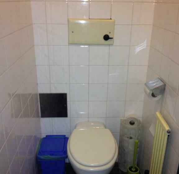 חדר סטנדרט חדר אמבטיה משותף, Jugendherberge Innsbruck Youth Hostel