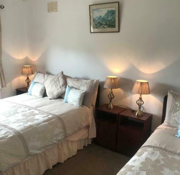 غرفة قياسية ثلاثية, Marguerite's B&b