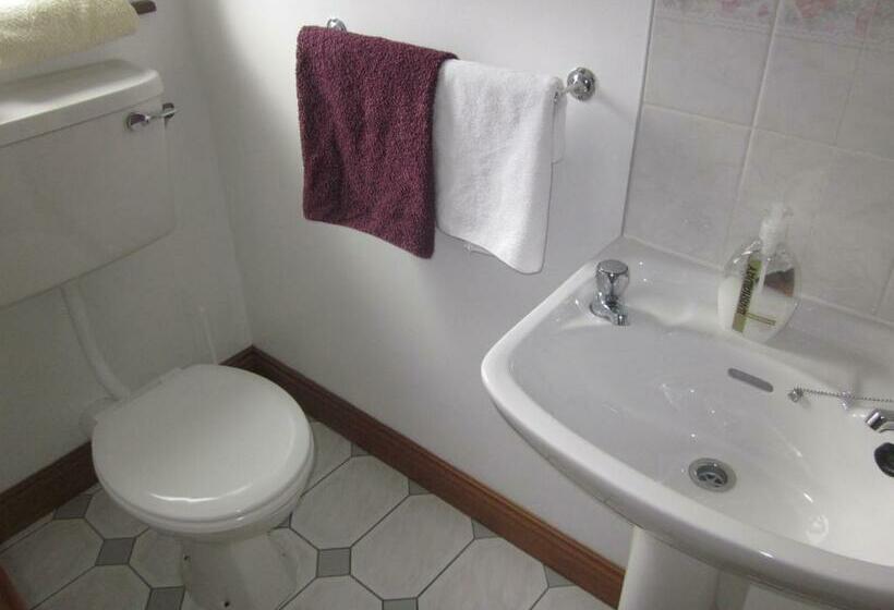 غرفة قياسية ثلاثية, Marguerite's B&b