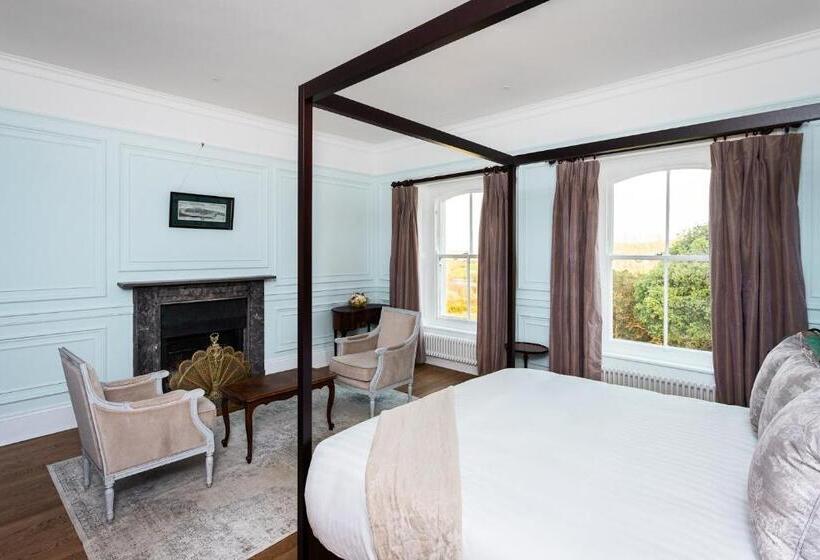 جناح جونيور, Liss Ard Estate