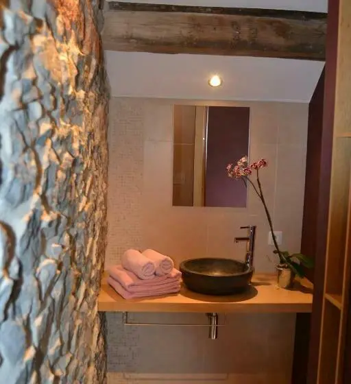 Habitación Estándar Abuhardillada, B&b L Echappée Belle Welness Spa Et Table D Hôtes