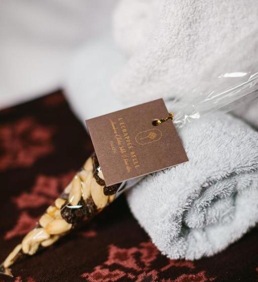 房顶倾斜的标准房间, B&b L Echappée Belle Welness Spa Et Table D Hôtes