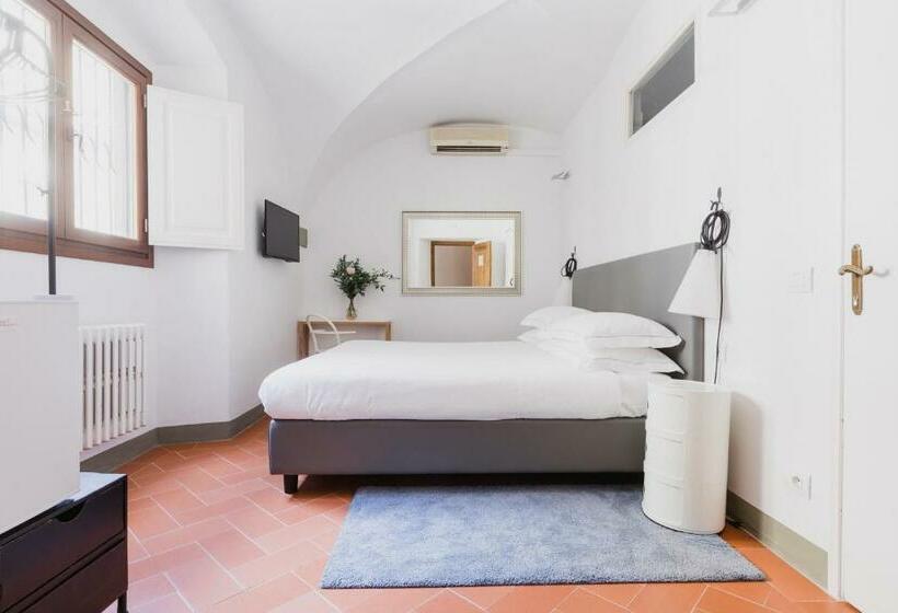 اتاق استاندارد با چشم‌انداز شهر, The Artists' Palace Florence