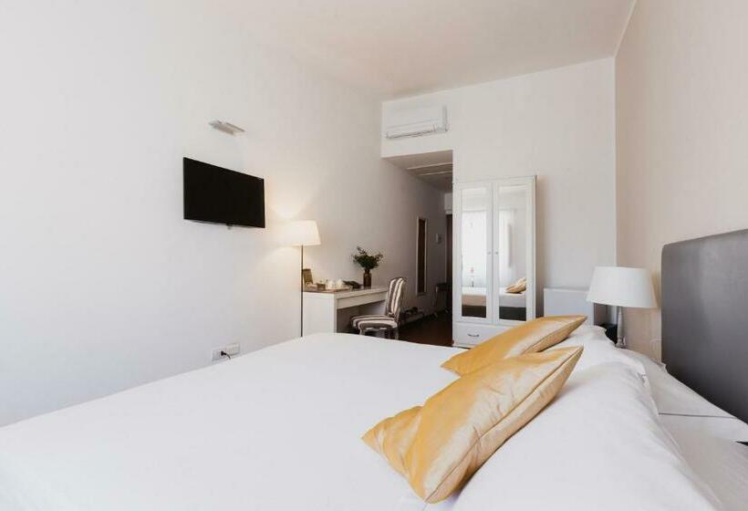 اتاق استاندارد با چشم‌انداز شهر, The Artists' Palace Florence