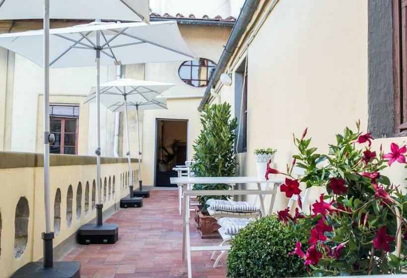 اتاق استاندارد با چشم‌انداز شهر, The Artists' Palace Florence