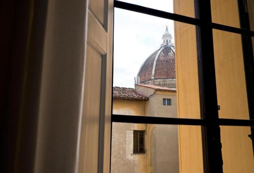 سوییت خانوادگی, The Artists' Palace Florence