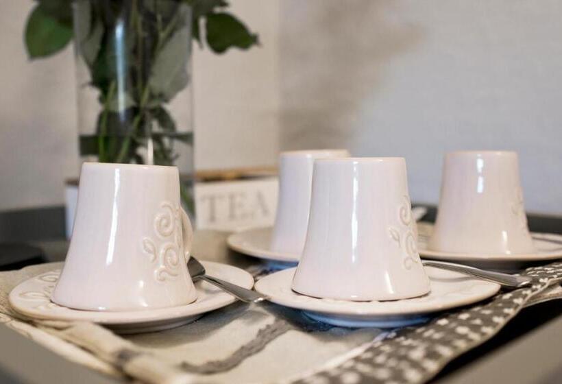 سوییت لوکس, The Artists' Palace Florence