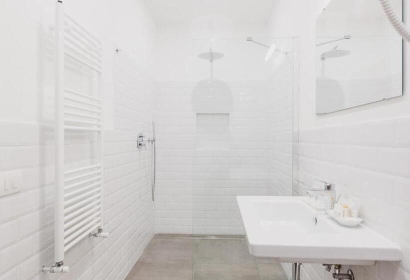 سوییت لوکس, The Artists' Palace Florence