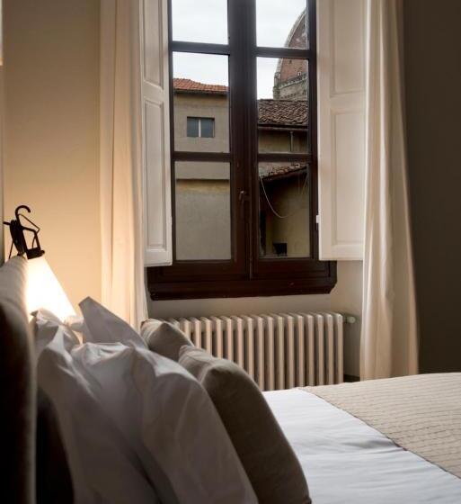 سوییت لوکس, The Artists' Palace Florence