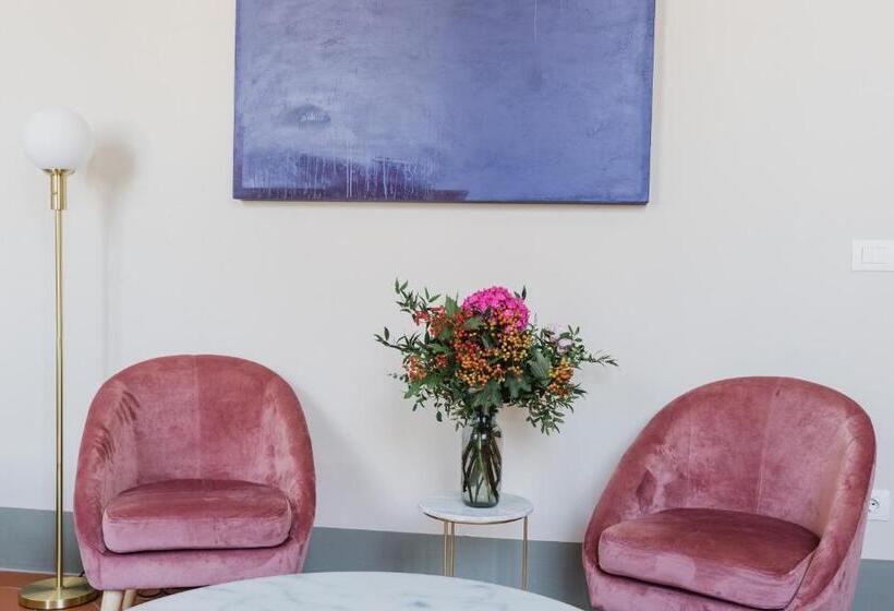 اتاق سوپریور, The Artists' Palace Florence