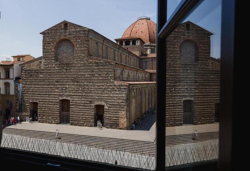 اتاق سوپریور, The Artists' Palace Florence