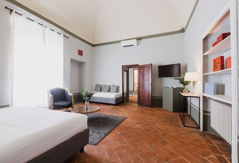 سوییت لوکس, The Artists' Palace Florence