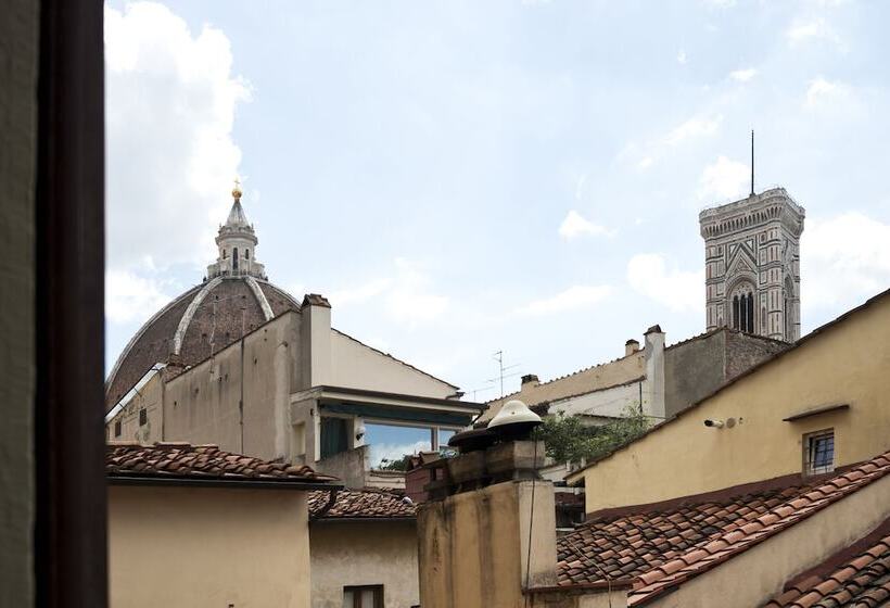 سوییت خانوادگی, The Artists' Palace Florence