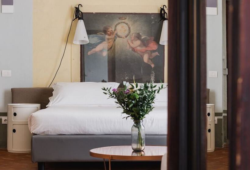 سوییت لوکس, The Artists' Palace Florence