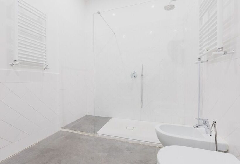 سوییت خانوادگی, The Artists' Palace Florence