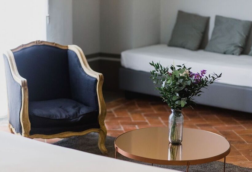 سوییت لوکس, The Artists' Palace Florence