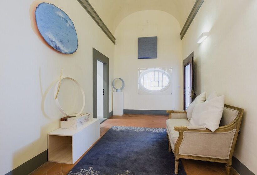 سوییت لوکس, The Artists' Palace Florence