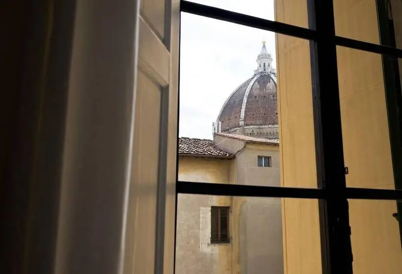 سوییت لوکس, The Artists' Palace Florence