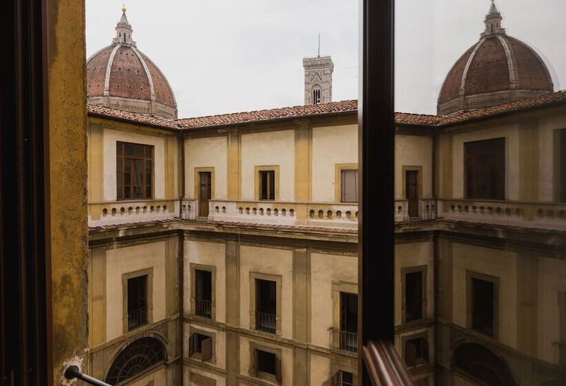 اتاق سوپریور, The Artists' Palace Florence