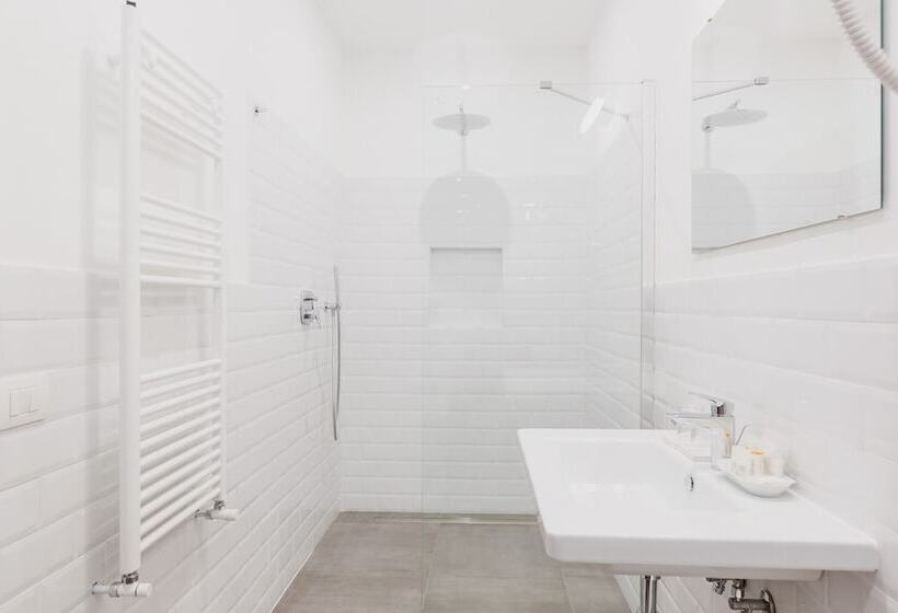 سوییت لوکس, The Artists' Palace Florence