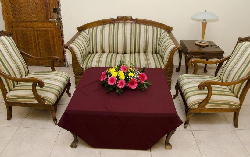 سوییت خانوادگی, Al Yasmeen