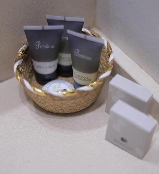 اتاق خانوادگی, Al Yasmeen