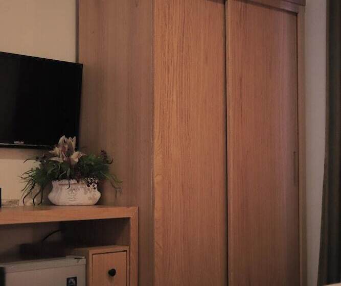 اتاق خانوادگی, Al Yasmeen