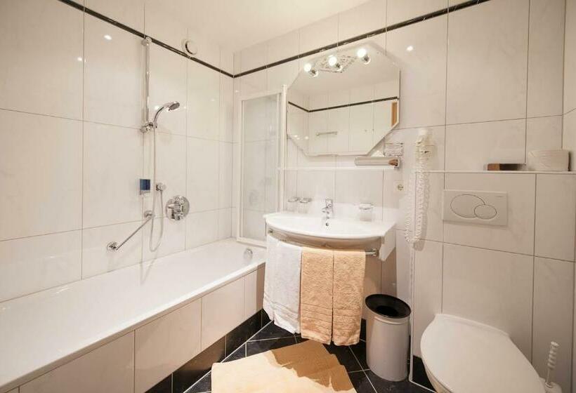 اتاق استاندارد, Angelika