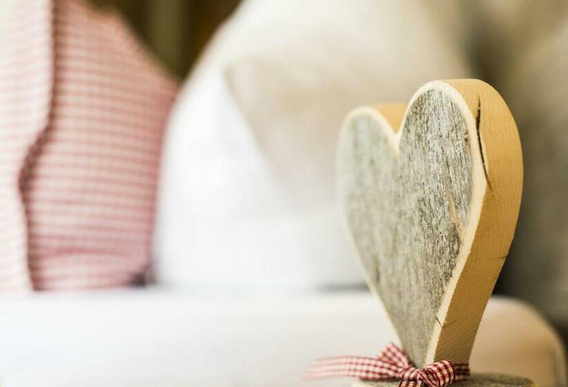 اتاق استاندارد یک تخته با بالکن, Angelika