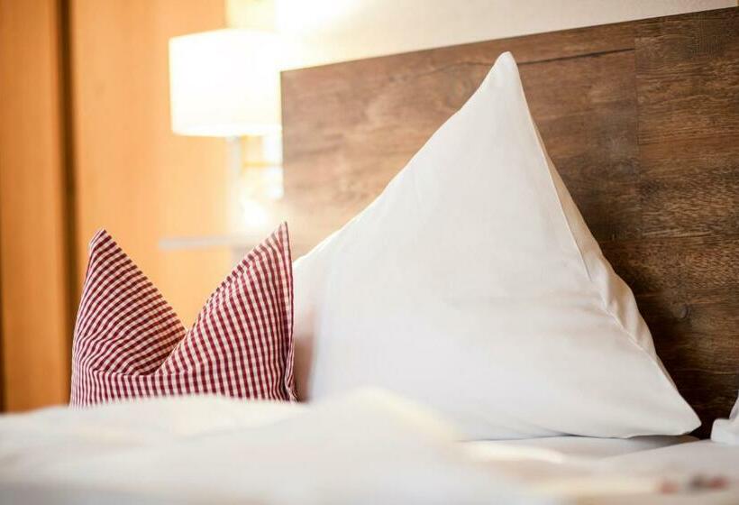 اتاق استاندارد, Angelika