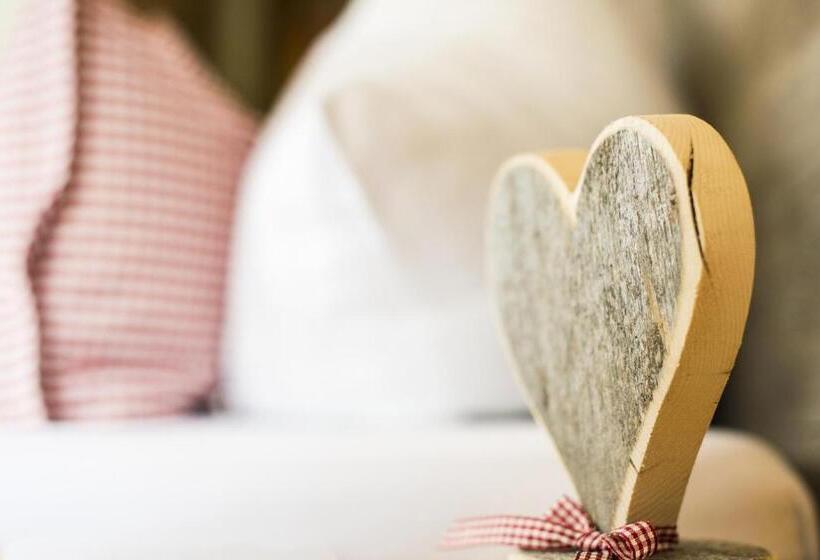 اتاق استاندارد, Angelika