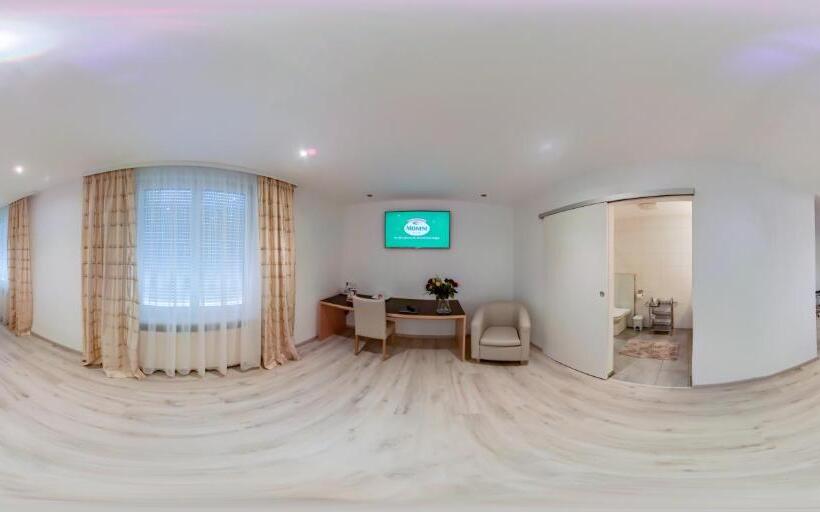 豪华房间, Central