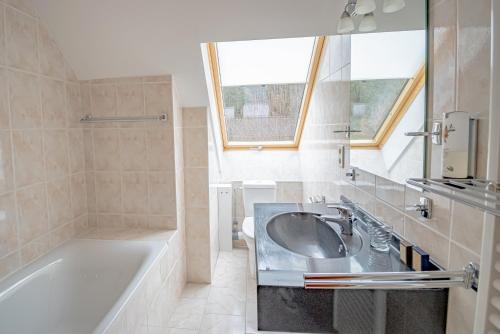 סוויטה משפחתית, Des Comtes Durbuy