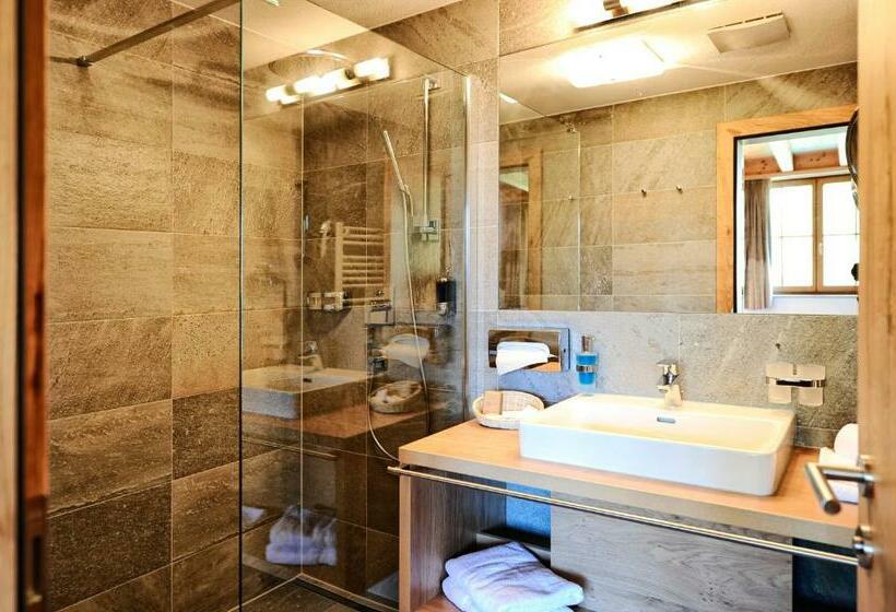 חדר דלוקס, Dorfstadl