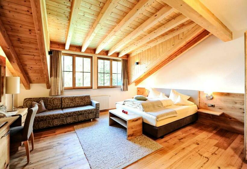 חדר דלוקס, Dorfstadl