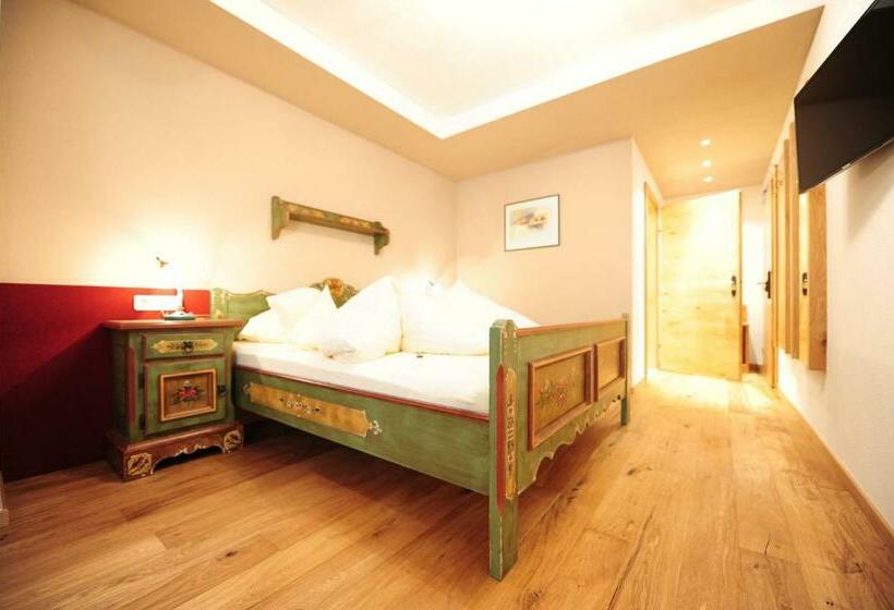 חדר דלוקס, Dorfstadl