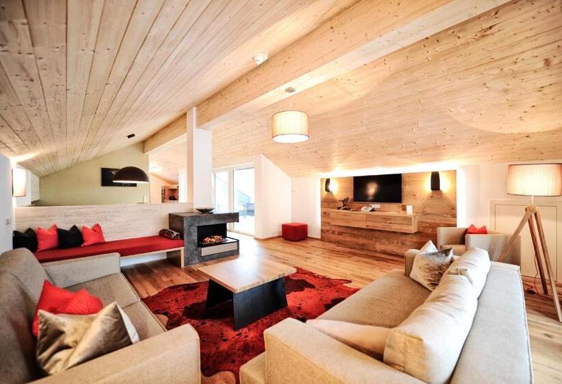 דירת פנטהאוז 1 חדרי שינה, Dorfstadl