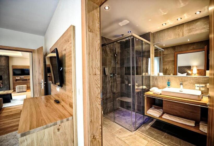 דירת חדר דלוקס, Dorfstadl