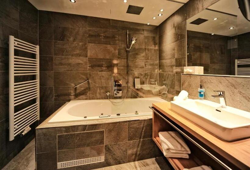 דירת חדר דלוקס, Dorfstadl