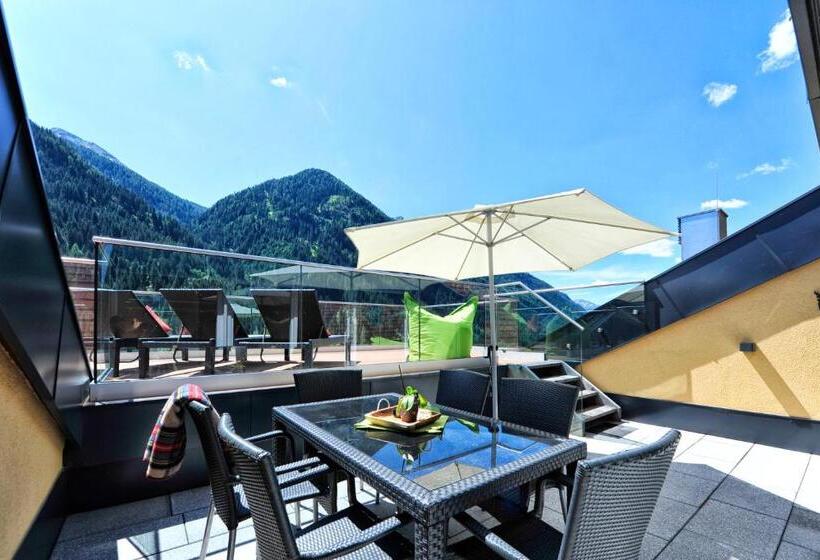 דירת פנטהאוז 1 חדרי שינה, Dorfstadl