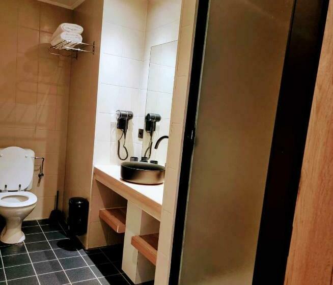 غرفة قياسية, L Ermitage