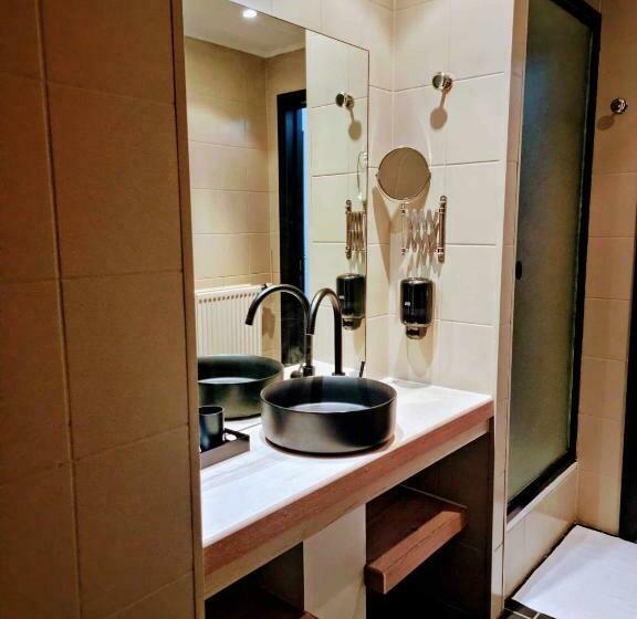 غرفة قياسية, L Ermitage