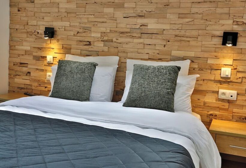 غرفة قياسية, L Ermitage