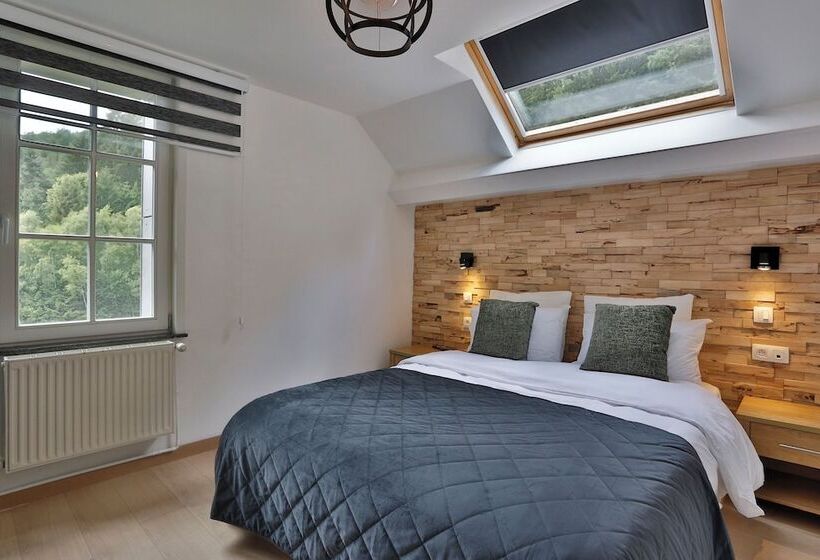 غرفة قياسية, L Ermitage