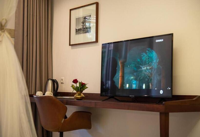 اتاق لوکس, La Varangue