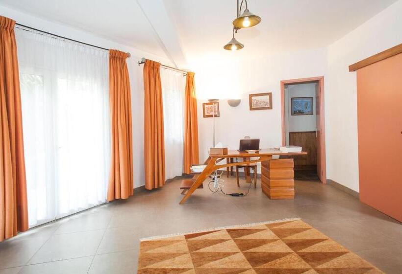 سوئیت با تخت بزرگ, La Varangue