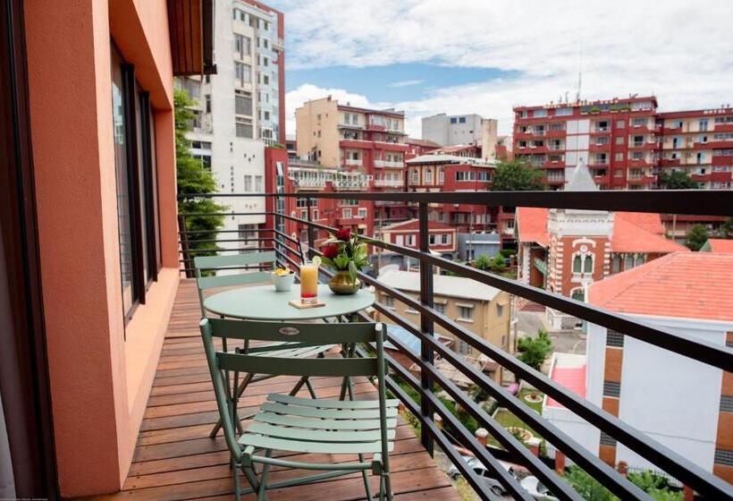 سوئیت با تخت بزرگ, La Varangue