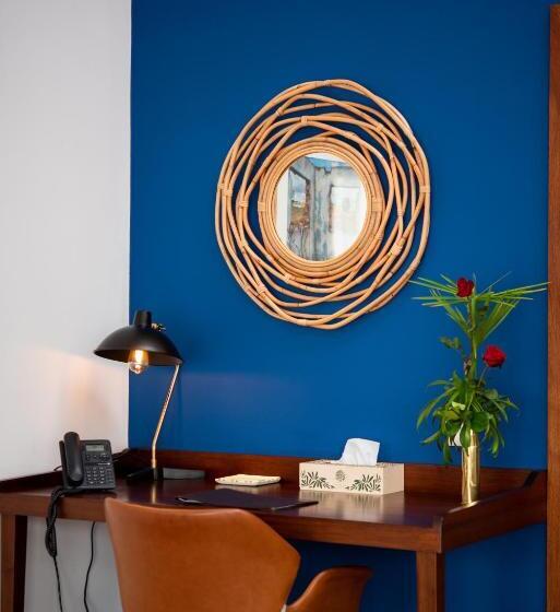 سوئیت با تخت بزرگ, La Varangue