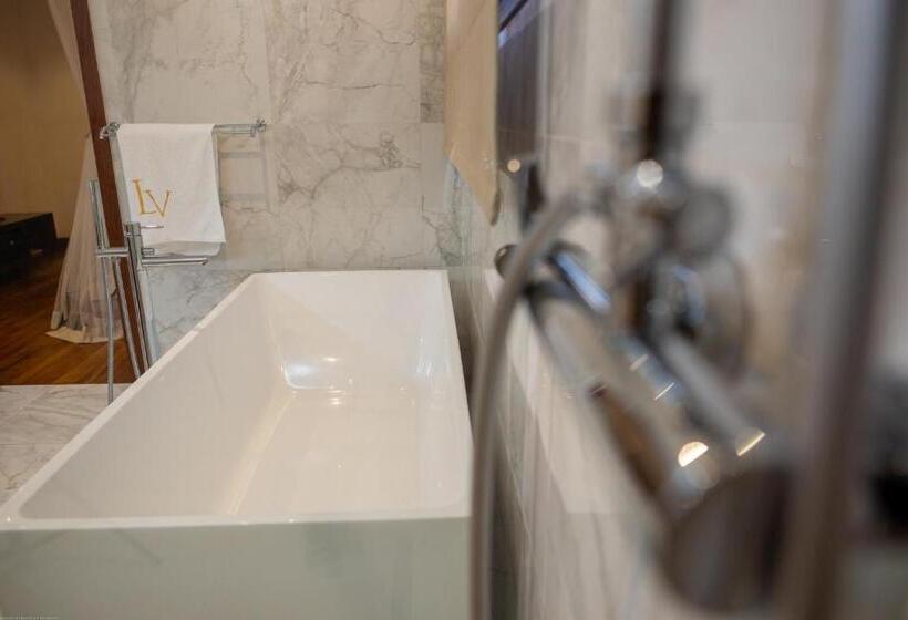 سوئیت با تخت بزرگ, La Varangue