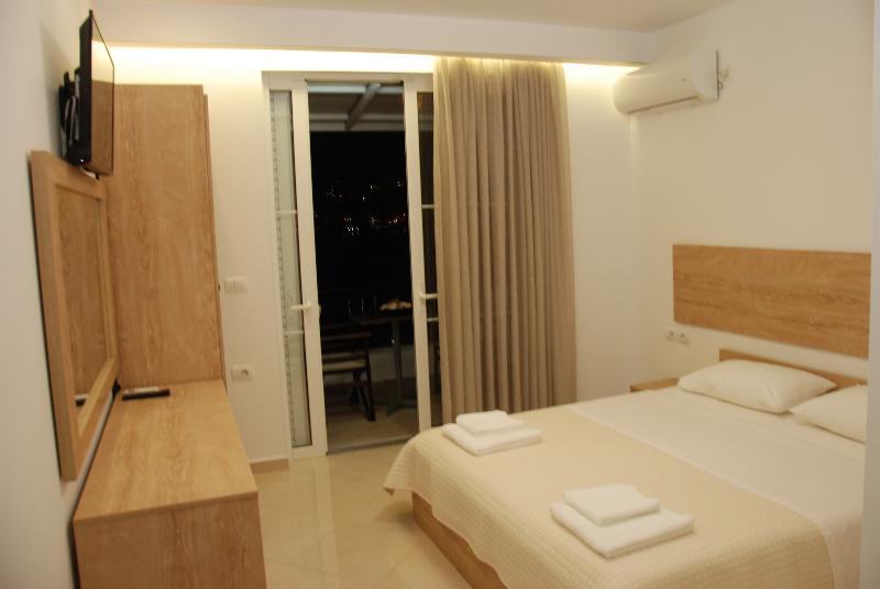 اتاق استاندارد با چشم‌انداز دریا, Mano